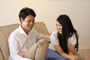 結婚相談所サンマリエ新イメージモデル・倉持明日香さんと東武志さん