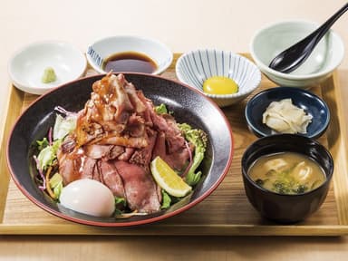 特盛り炙りローストビーフ丼膳