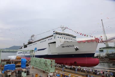 6月4日　内海造船株式会社　瀬戸田工場での進水式の様子