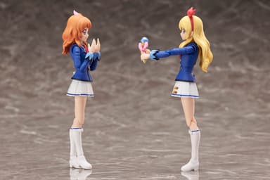 大空あかり＆星宮いちご(クリスタルマイク)　※画像はイメージです。　※画像内の「S.H.Figuarts 星宮いちご(冬制服ver.)」は別売りです。　(C) BNP/BANDAI, DENTSU, TV TOKYO