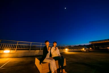 夜間限定で屋上7階にオープンする「星空カフェ」