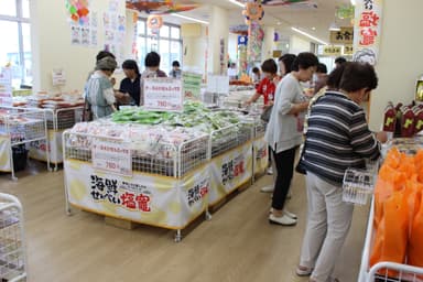 海鮮せんべい塩竈　店内