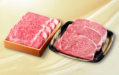 「松阪牛2段セット」(税込30,000円、右：ステーキ肉　左：すき焼肉)