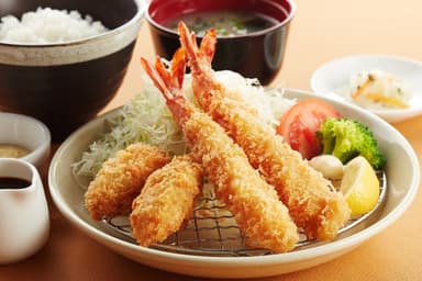 店仕込みの大海老フライ&広島産牡蠣フライ膳