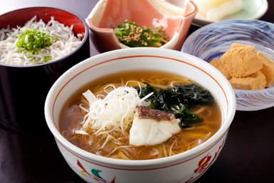 2012年にグランプリを獲得した休暇村紀州加太の鯛ラーメン(画像はイメージ)