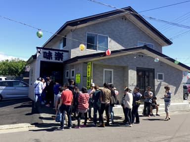 「利尻らーめん味楽」本店の行列