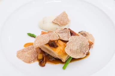 PoulardeFromBresse.brasiedsavoycabbagewithchanterllemushroom&#44;Albawhitetruffle