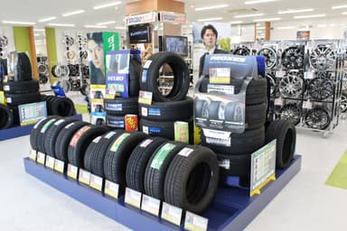 クラフト中川店　タイヤコーナー