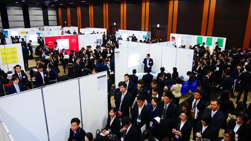 各業界のトップ企業が集結！
外国人留学生と企業を繋ぐ日本最大の就職イベント
「TOP CAREER 2018」を3月に東京・大阪で開催