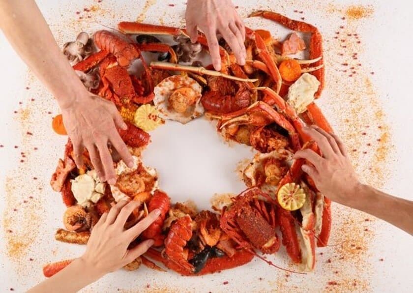 4月1日「The CRUSTY CRAB」が名古屋にオープン　
シーフード料理を豪快に手で食べる！
甲羅の楽しい“手食”新業態が続々と誕生！