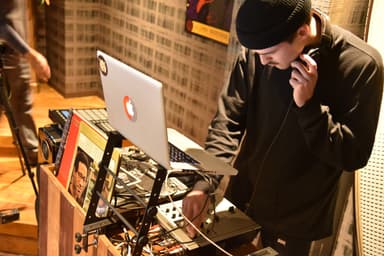 DJに合わせてスピニング