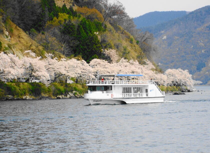 船上から楽しむお花見見学
びわ湖 桜クルーズ2017