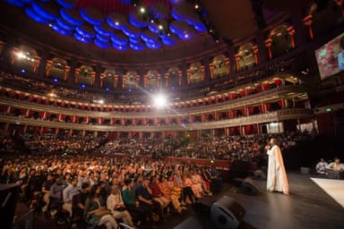 ロンドン　ロイヤルアルバートホール講演会の様子