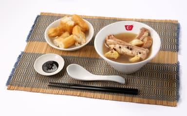 骨つき肉骨茶油条セット980円(税別)