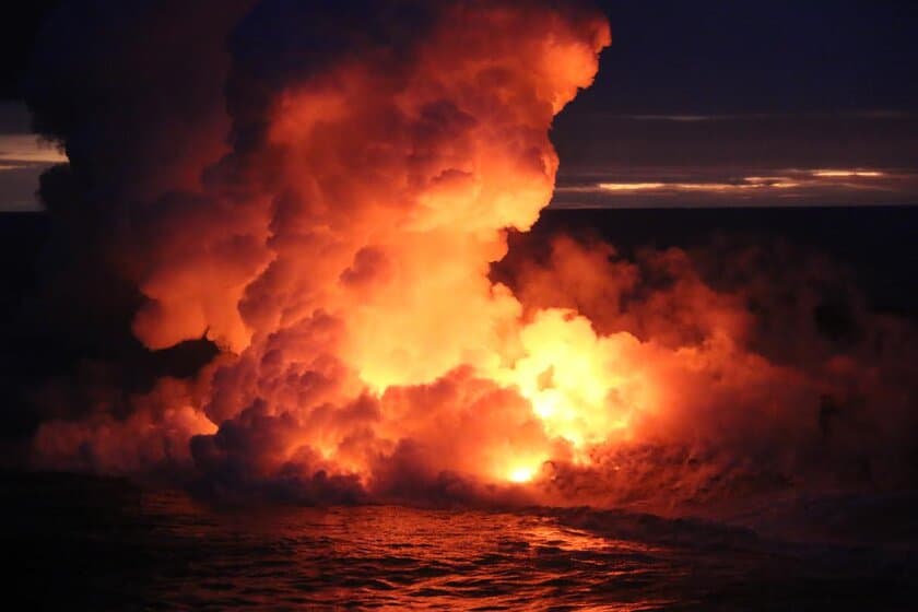 流れる溶岩を“海・空・陸”から間近で観賞できる！
ハワイ・キラウエア火山観賞ツアー特設ぺージを公開！