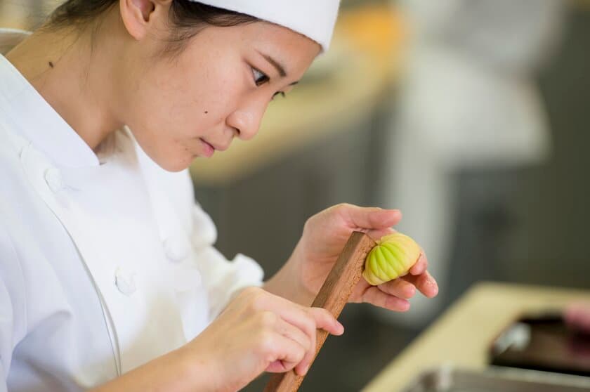 古都・京都に学生スイーツショップが期間限定オープン　
お菓子職人の卵がつくったスイーツを1つ100円から販売！