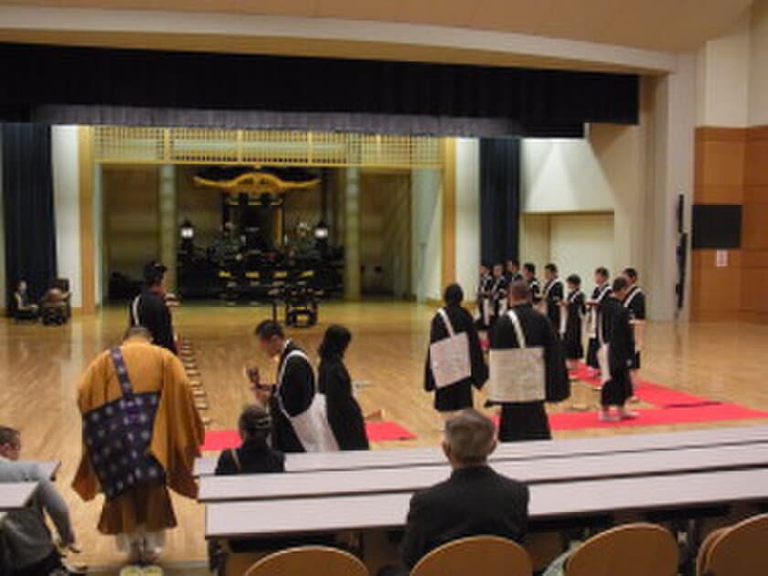 大正大学で仏教イベント
「水曜礼拝(すいようらいはい)」開催　
仏教5宗派が「参加する法要」を実施します