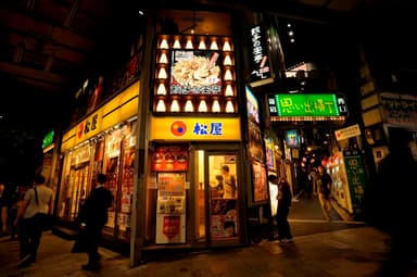 餃子の安亭　新宿思い出横丁店　外観