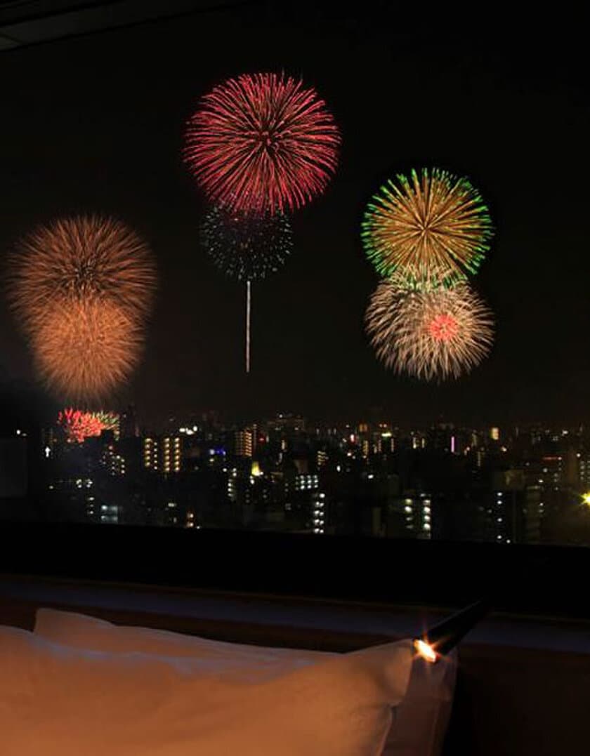 レム新大阪から望む　なにわの夏の風物詩
「なにわ淀川花火大会　観賞宿泊プラン（8月5日（土）開催）」
6月1日（木）午前10時より予約受付開始