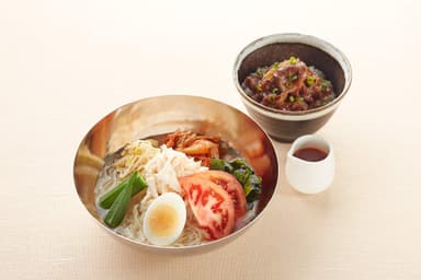 本格！盛岡冷麺＆焼肉丼