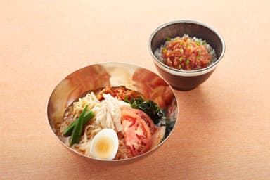 本格！盛岡冷麺＆ピリ辛まぐろ丼