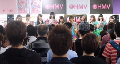 HMVにてお披露目イベントの様子