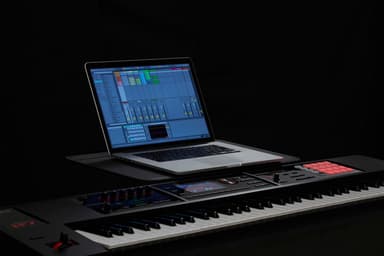 「Ableton Live Lite」など 音楽制作ソフトとも高度に連携