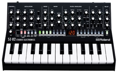 「Roland Boutiqueシリーズ」専用のキーボード・ユニット「K-25m」（別売）を装着した『SE-02』