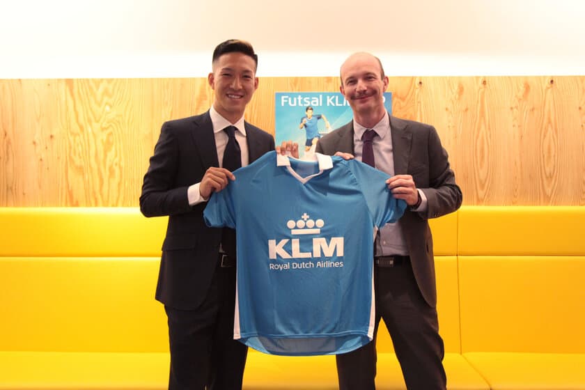 KLMオランダ航空、6月17日(土)にサッカー小林 祐希選手と
「フットサルKLMカップ」をお台場で実施