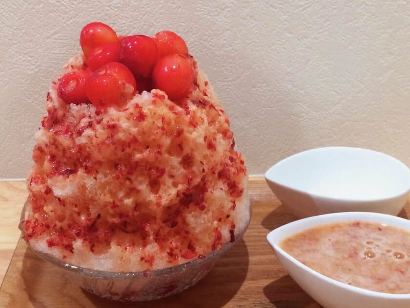 山形産さくらんぼを22個使用！
贅沢かき氷『さくらんぼまみれ』が巣鴨の「雪菓」で販売再開！