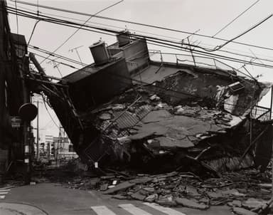 宮本隆司／≪震災後の神戸≫／1995年／(C)Ryuji Miyamoto／パリ、ヨーロッパ写真館所蔵／大日本印刷寄贈