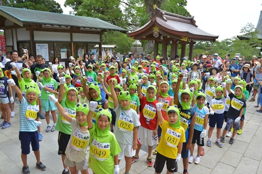 筑波山でしか見られない光景を…
天下の奇祭！カエル姿で700名が大激走！
『筑波山がまレース2017(TGR2017)』
～2017年8月11日(金・祝)「山の日」筑波山にて開催～