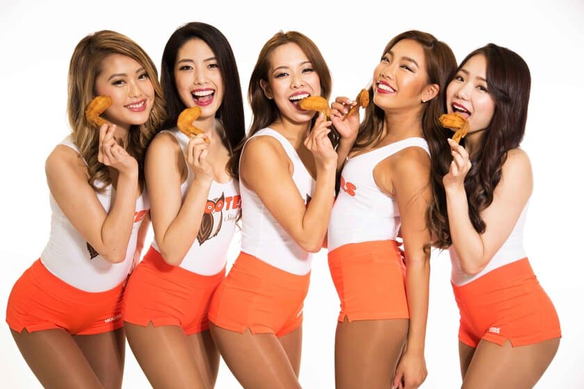 7月29日はHOOTERSで“チキン”を食べる日！
『チキンウィング・ダブル増量キャンペーン』を実施