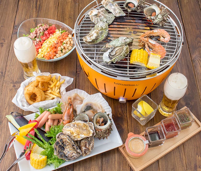 横浜港の潮風を感じるテラス席で夜景と楽しむ
オイスターバーの「シーフードＢＢＱプラン」3,000円～新登場！