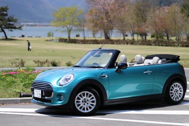 相棒はMINIのコンバーチブル