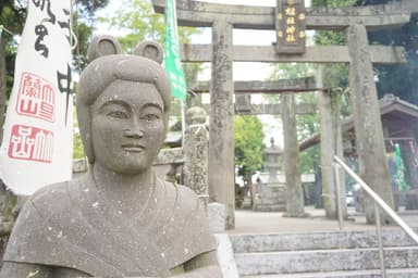 七夕神社と織姫像