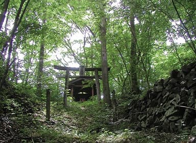 神々の宿る「小諸・氷風穴」の里