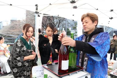 深川めしや日本酒などのうまいもん屋台