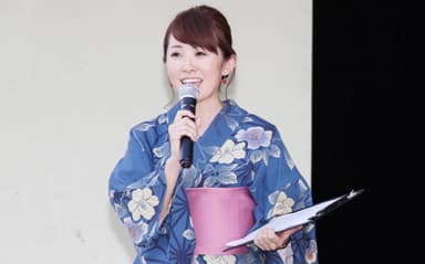 広島でイベント司会中の久保田夏菜アナ