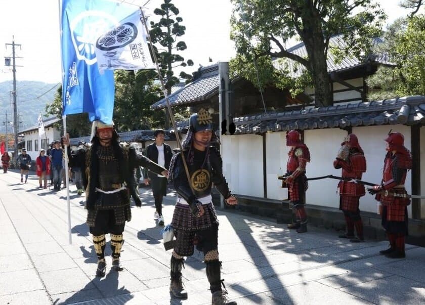 秋の信州 小諸を「甲冑でカッ歩」！
徳川軍勢38,000人が辿った街道とご当地グルメを楽しむ