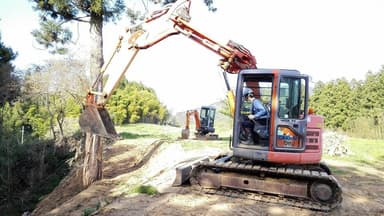 丘陵地へのアクセス用道路を整備