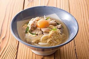 鶏肉と卵の親子とじそば・うどん