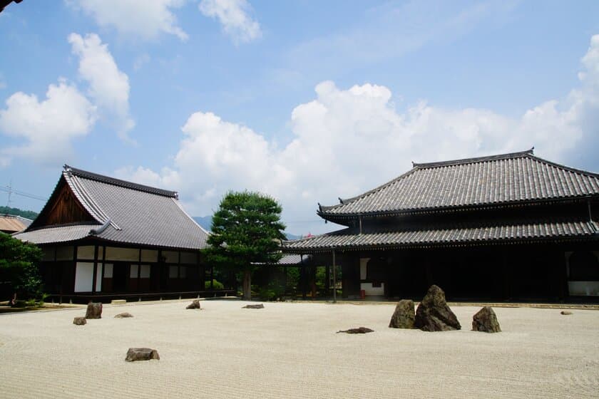 めぐるたび・新しい京都
～天龍寺僧侶とめぐる～
天龍寺別院 臨川寺（特別参拝）