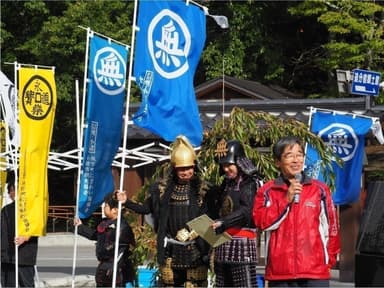 秋晴れのなか、追分宿から小諸城址を目指す