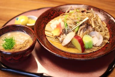 「秋野菜と生麸・生ゆばのつけ麺～柚子を添えて～」