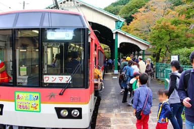 八瀬比叡山口駅のイベントトレイン「きらら」