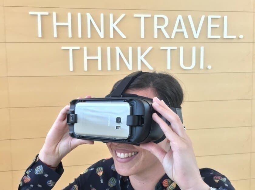 ドイツの世界最大手旅行代理店TUIグループが、
日本発のVRソリューション「InstaVR」を導入　
VR旅行体験を店頭接客で活用し、
旅行成約数および客単価向上を実現