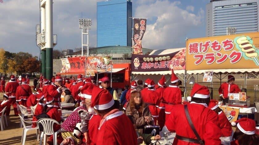 大阪城公園を“サンタ姿で走って食べる”チャリティイベント　
「グルメサミット」×「グレートサンタラン」を12月3日開催