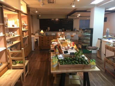 SHOP ＆ CAFE 九州堂 内観2