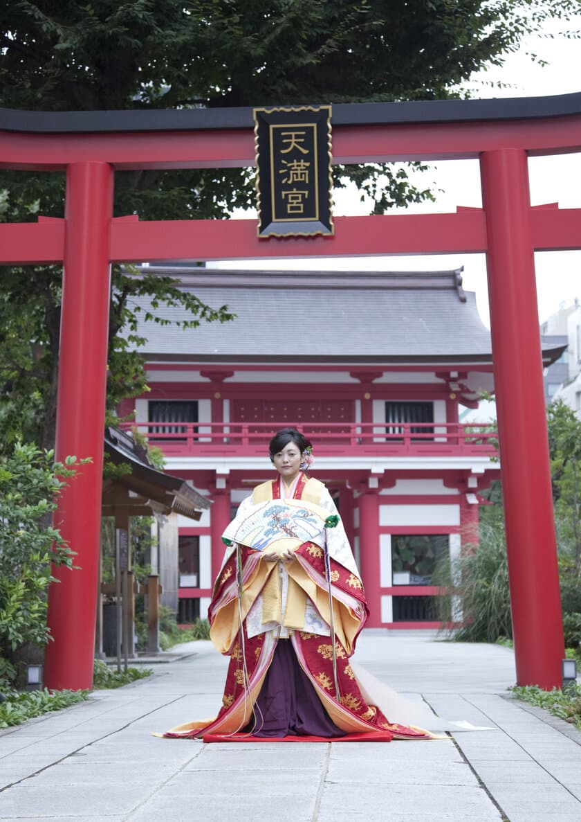 神社仏閣・ホテル・レストラン等幅広い結婚式に対応！　
オリジナルの十二単を着用した挙式サービスの販売を開始